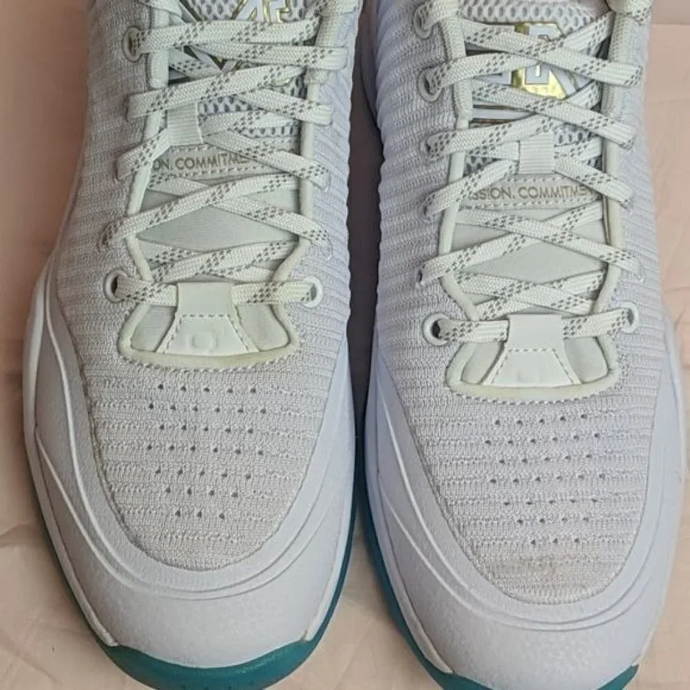 Q4 EM55-IV Basketball Shoes Snow White size 9.5